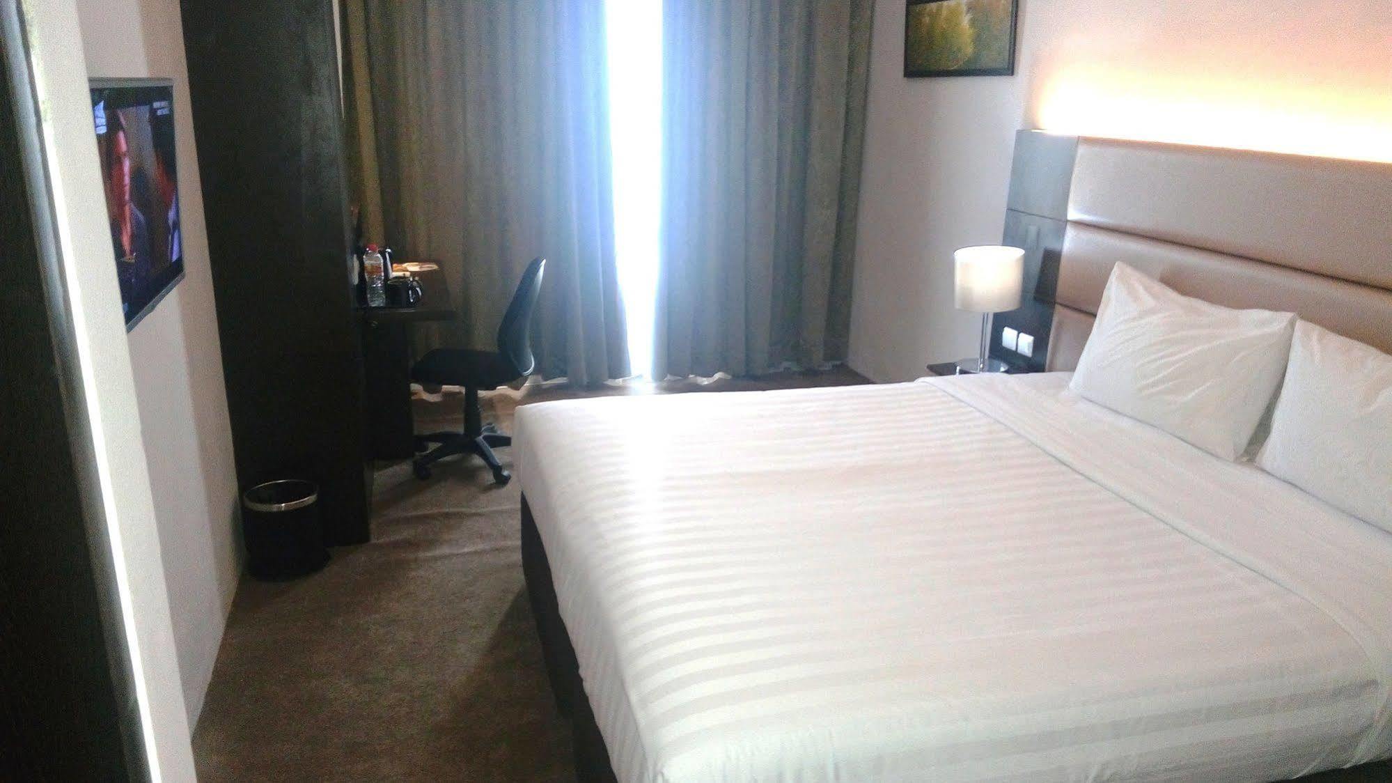 Oakwood Merdeka Bandung Esterno foto