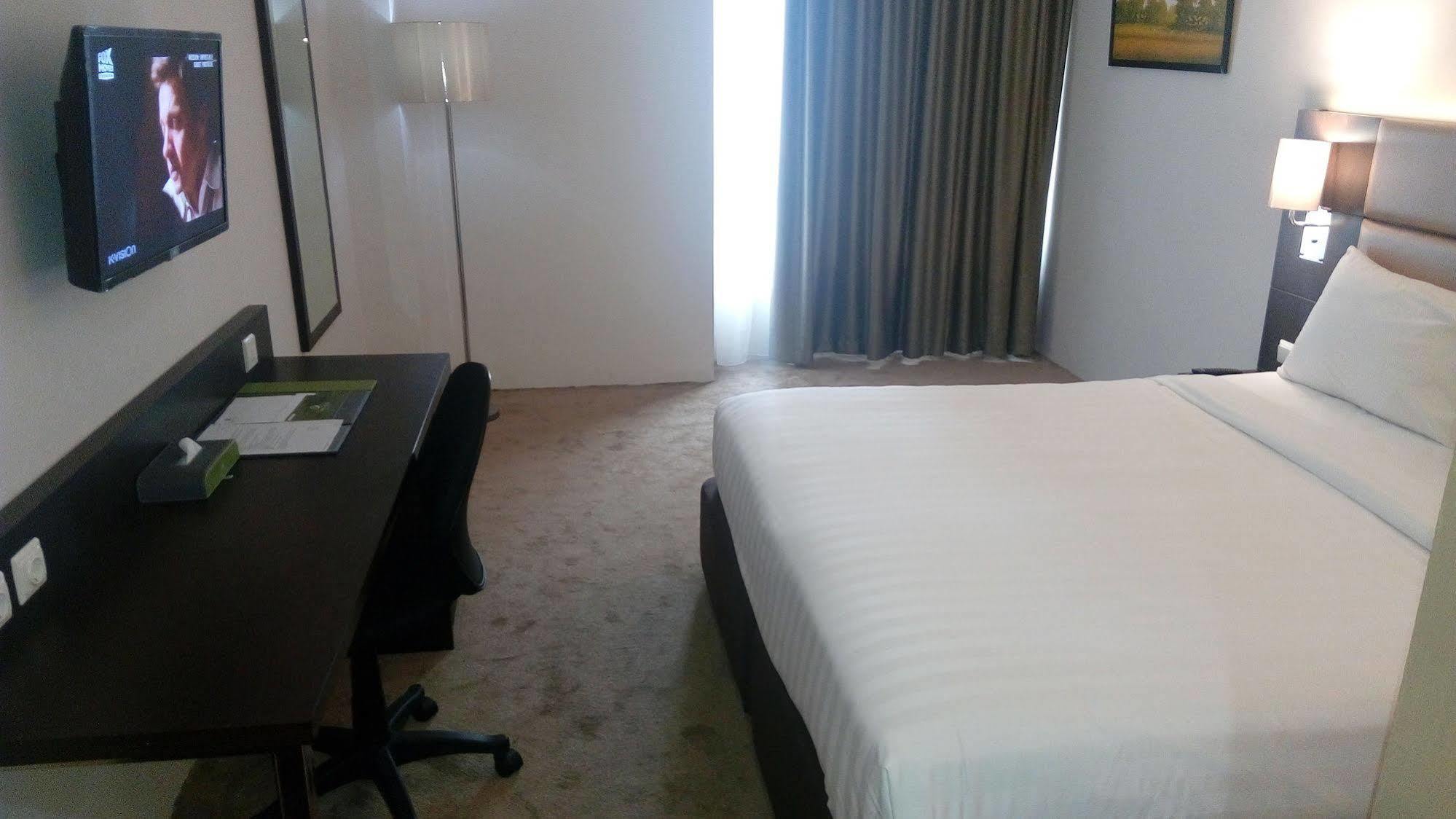 Oakwood Merdeka Bandung Esterno foto